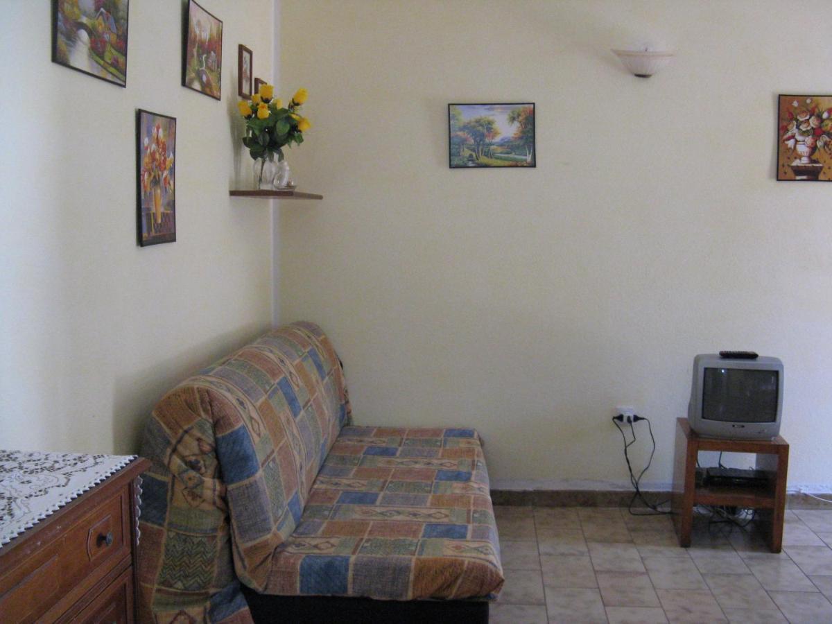 Borgo Spiaggia Isola Rossa Apartment *